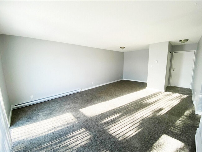 Building Photo - Manor 99