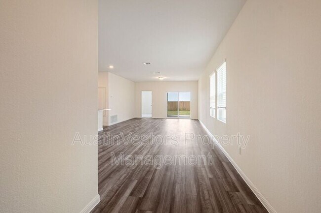 Building Photo - 391 Wren Ln