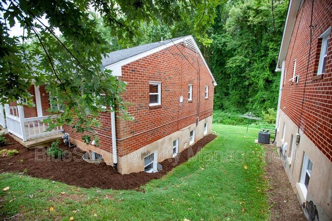 Foto del edificio - 614 Rock Creek Road