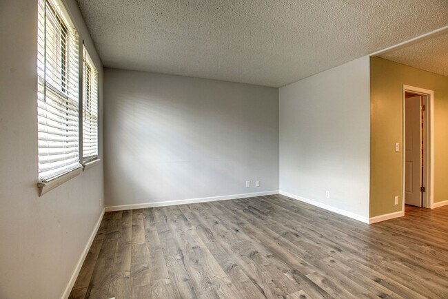 Foto del edificio - Newly Updated Home Just Minutes From Downt...