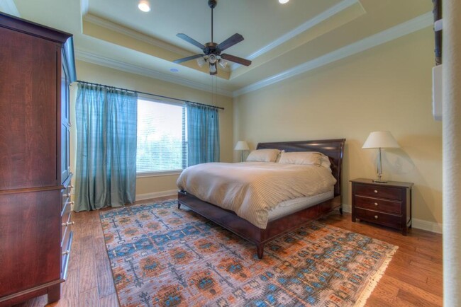 Building Photo - 2801 University Club Dr