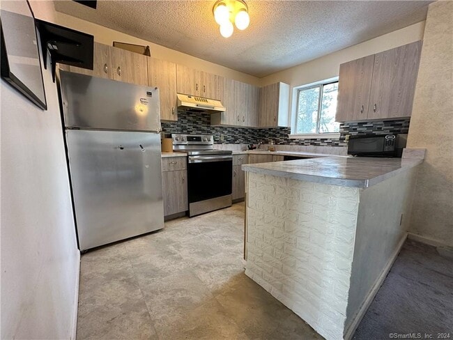Building Photo - 925 Oronoke Rd