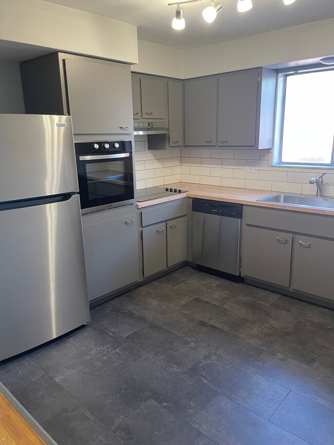 Foto del edificio - 7332 Hampshire Dr