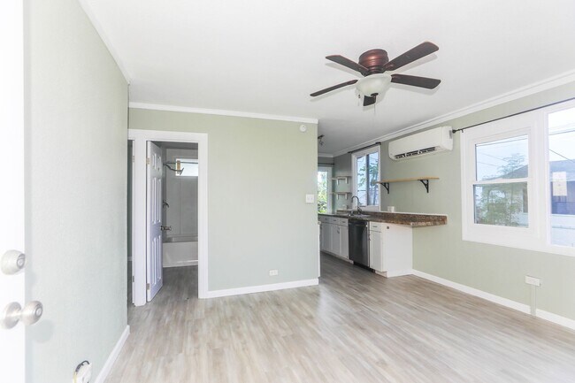 Foto del edificio - 2 Bedroom, 1 Bathroom, 2 Parking Home with Solar Panels + A/C!