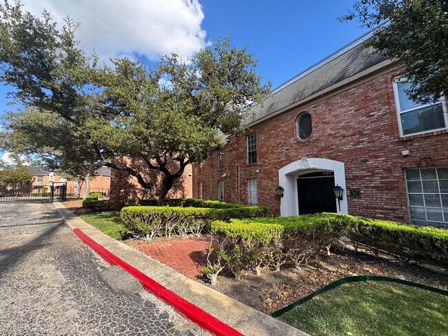 Foto del edificio - GREAT SPACIOUS CONDO | GATED | MEDICAL CENTER - 410 & IH10 | 3 BEDROOMS | 2 BATHROOMS