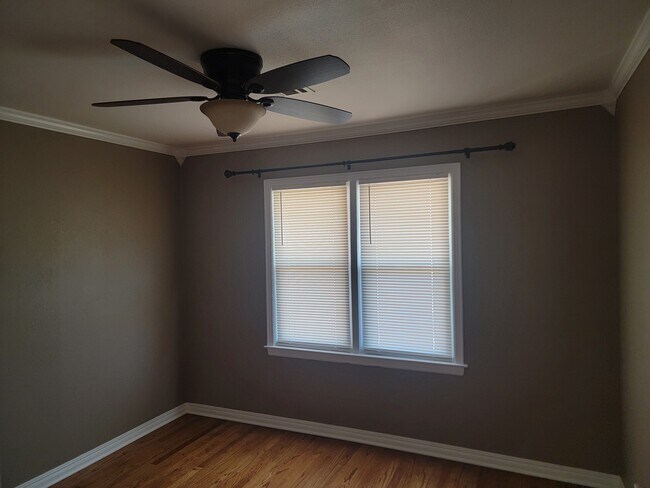 Building Photo - 3701 N Drexel Blvd