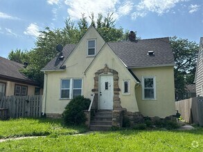 Building Photo - 3335 N Knox Ave