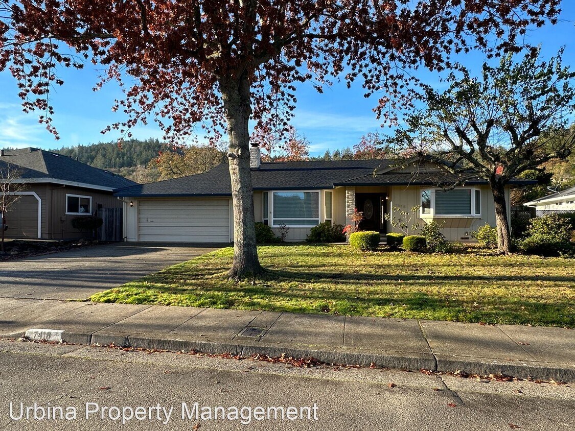 3 br, 2 bath House 7418 Oakmont Drive House Rental in Santa Rosa