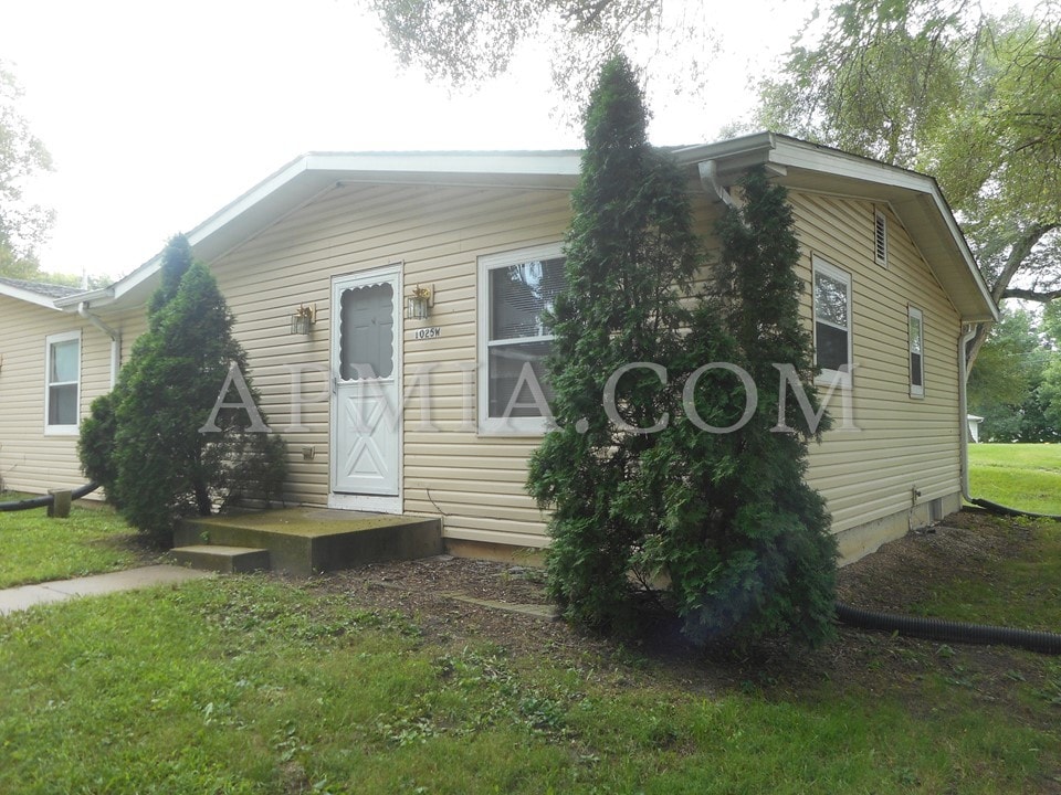 Primary Photo - 1025 3rd St