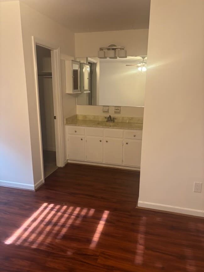 Foto del edificio - Let us welcome you home! Now available to rent!