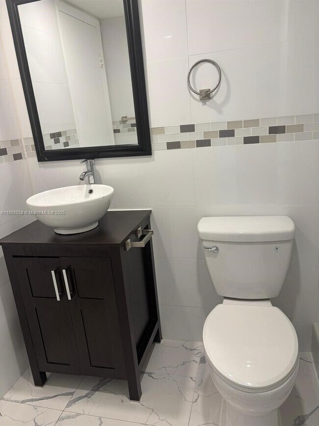 Foto del edificio - 10835 NW 7th St