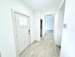 Building Photo - 2824 Gunnersbury Dr