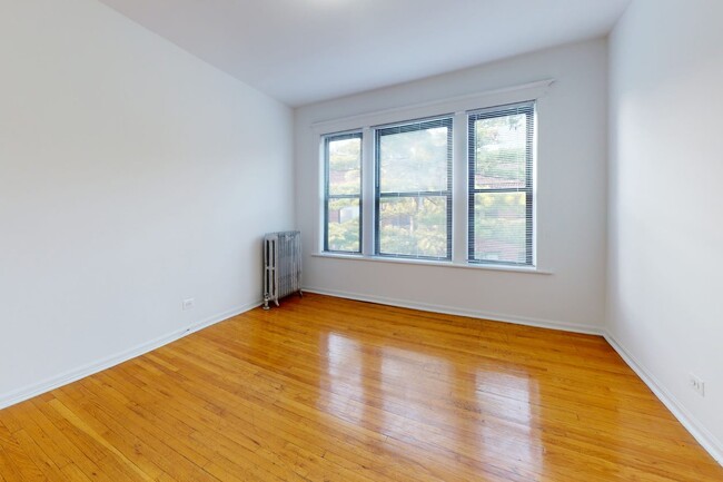 Bedroom - 5416 S. Woodlawn Avenue