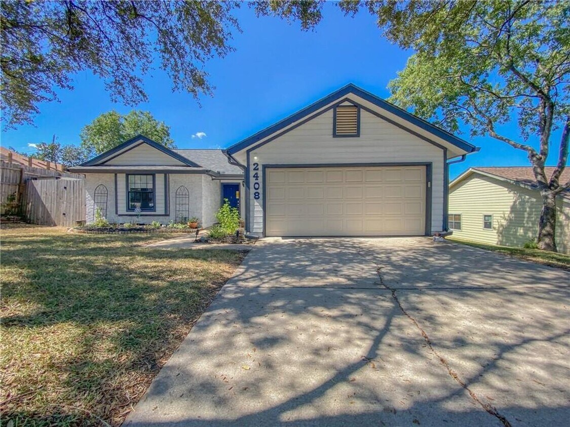 Foto principal - Bright & Welcoming 3 Bedroom, 2 Bath Home ...