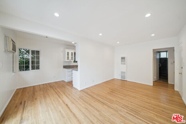Foto del edificio - 710 Westmount Dr