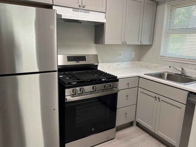 Foto del edificio - Updated Home Close to METRO