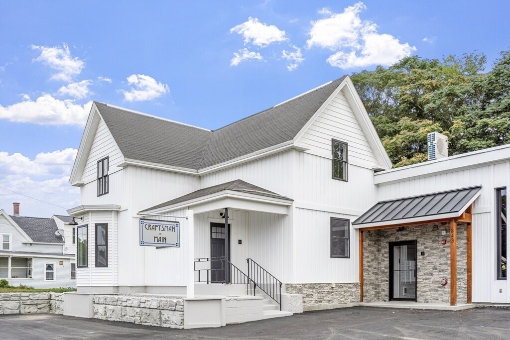 Foto principal - 843 Main St