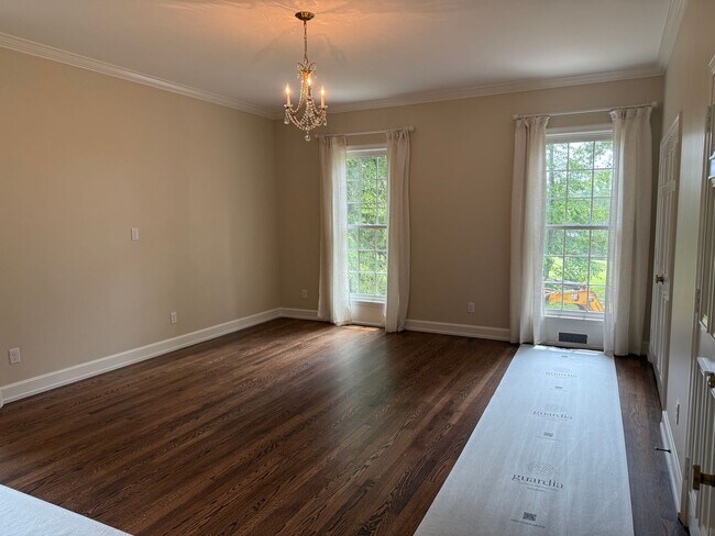 Foto del edificio - Fully Renovated 3 Bedroom on Biltmore Fore...