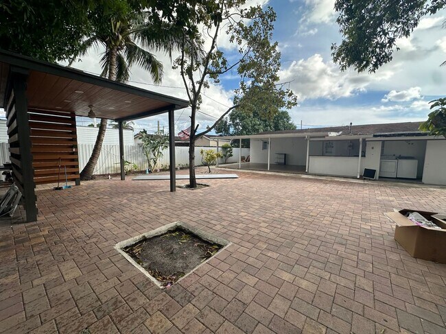 Foto del edificio - 1211 W 34th St