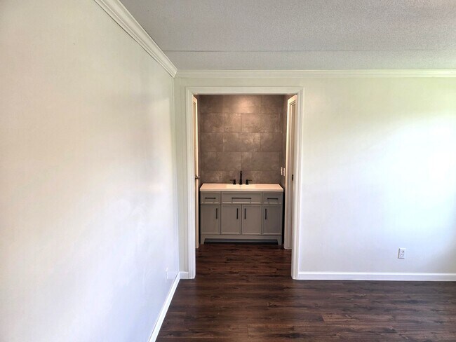 Foto del edificio - 8659 W Pine St
