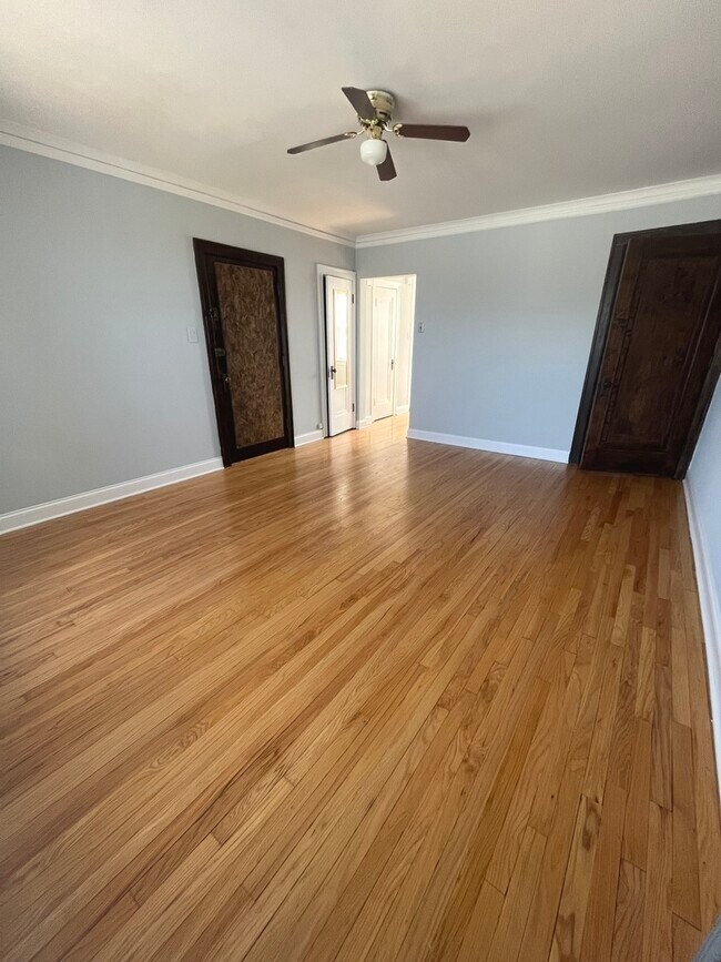 Foto del edificio - 5852 W Higgins Ave