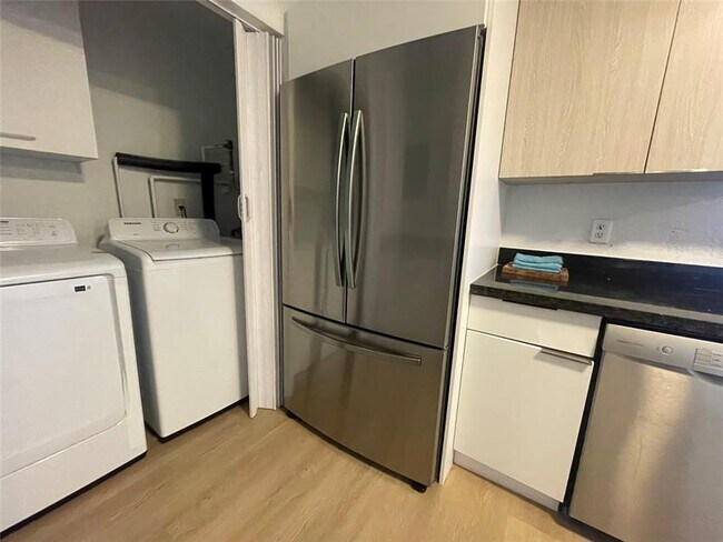 Foto del edificio - 4440 NW 59th Ct