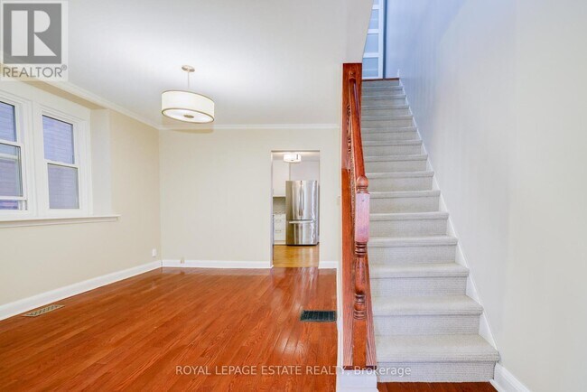 Photo du bâtiment - 292 Silver Birch Ave