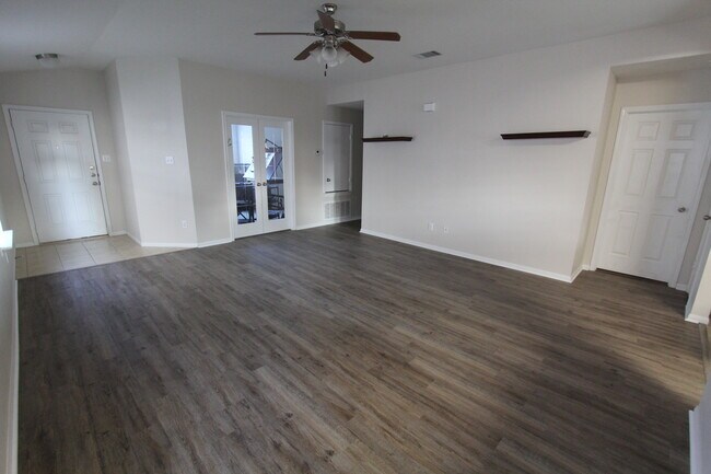 Building Photo - 6204 Griffith Loop