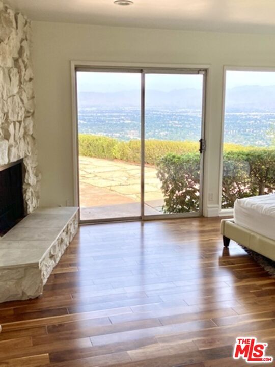 Building Photo - 13741 1/4 Mulholland Dr