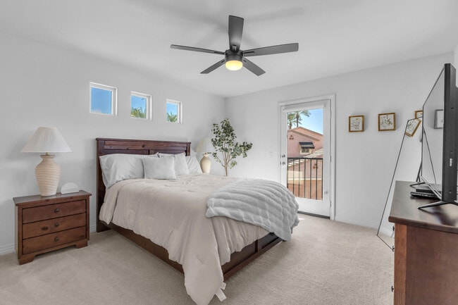 Foto del edificio - 52233 Rosewood Ln