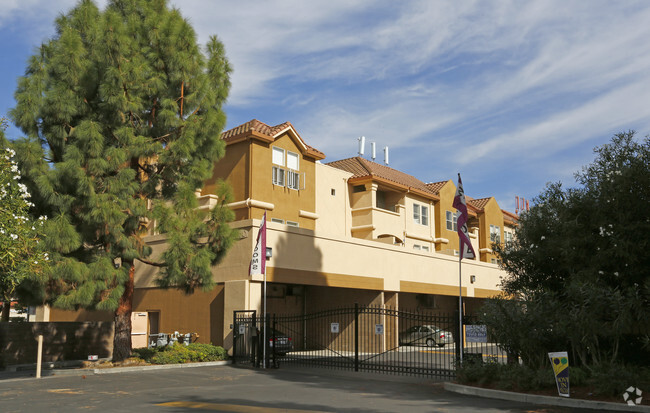 Foto del edificio - Flora Vista Apartments