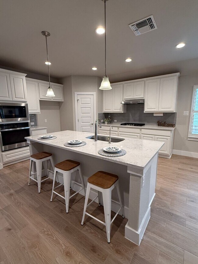 Foto del edificio - Well maintained single story home North San Antonio available now!