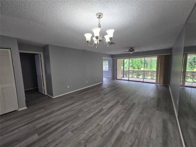 Building Photo - 7056 W Country Club Dr N