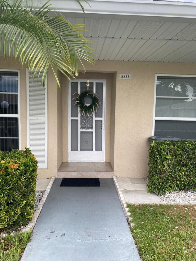 Foto principal - 8833 Bella Vista Dr