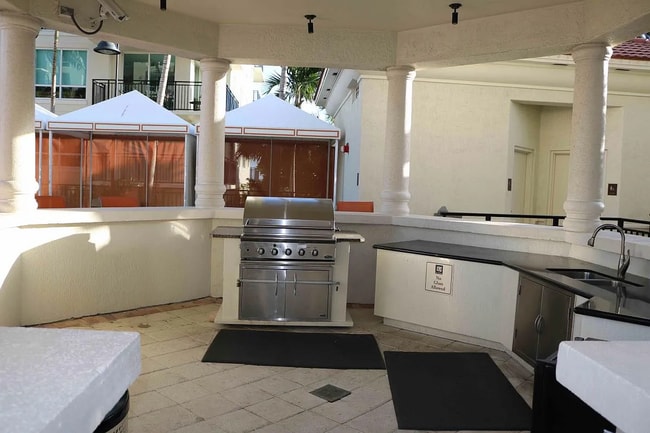 Building Photo - 600 W Las Olas Blvd