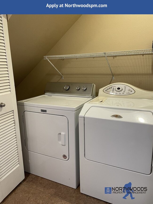 Foto del edificio - Nice 2 Bedroom 2 Bathroom 2 Story-Town Home-White City