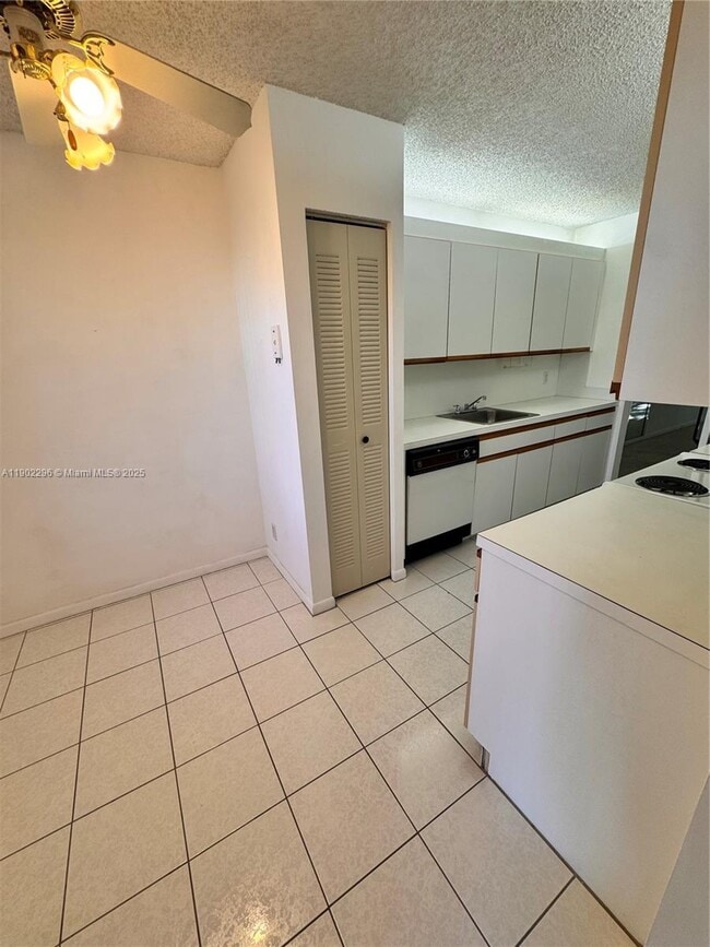Building Photo - 1251 SW 125th Ave