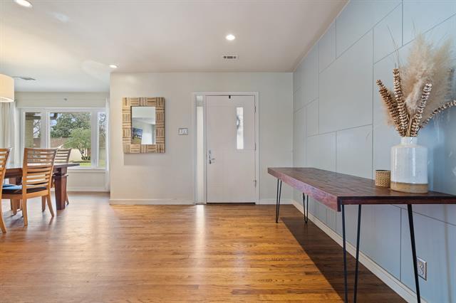 Foto del edificio - 7418 Fenton Dr