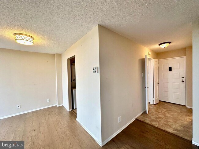 Foto del edificio - 6800 Fleetwood Rd