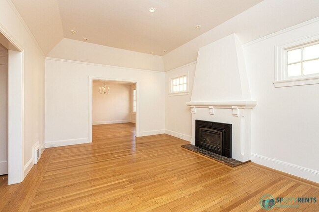 Building Photo - Sherwood Forest: Single Famly Home w/ Air ...