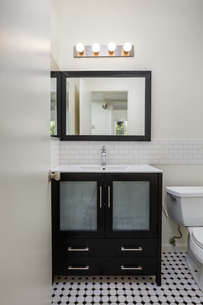 Upgraded bathroom - New flooring - 140 Reflections Dr
