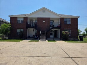 Building Photo - 2200 Katy Ln