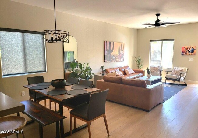 Foto del edificio - 6119 E Knolls Way N