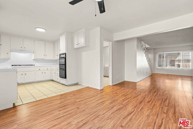 Foto del edificio - 15540 Moorpark St