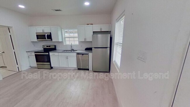 Building Photo - 410 S Vaden St