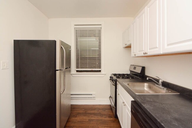 Building Photo - 2131 W Giddings St