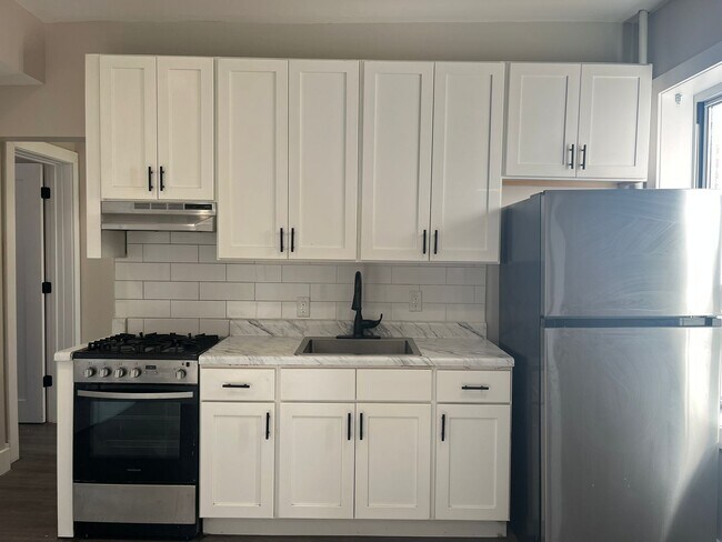 Foto del edificio - 104 Belmont Ave