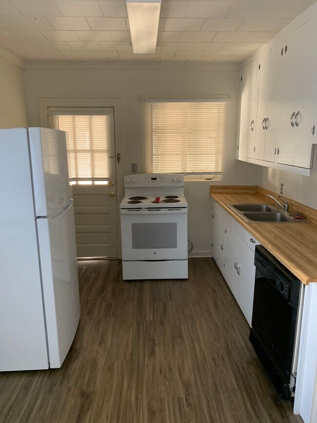 Foto del edificio - 402 W 22nd Street