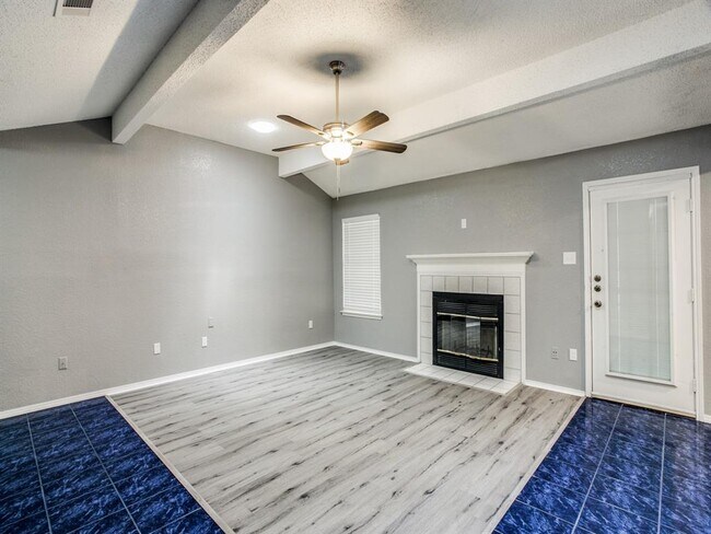 Foto del edificio - 6607 W Lynn Creek Dr