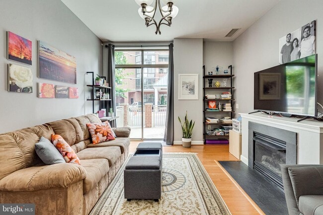 Building Photo - 1000 N Randolph St